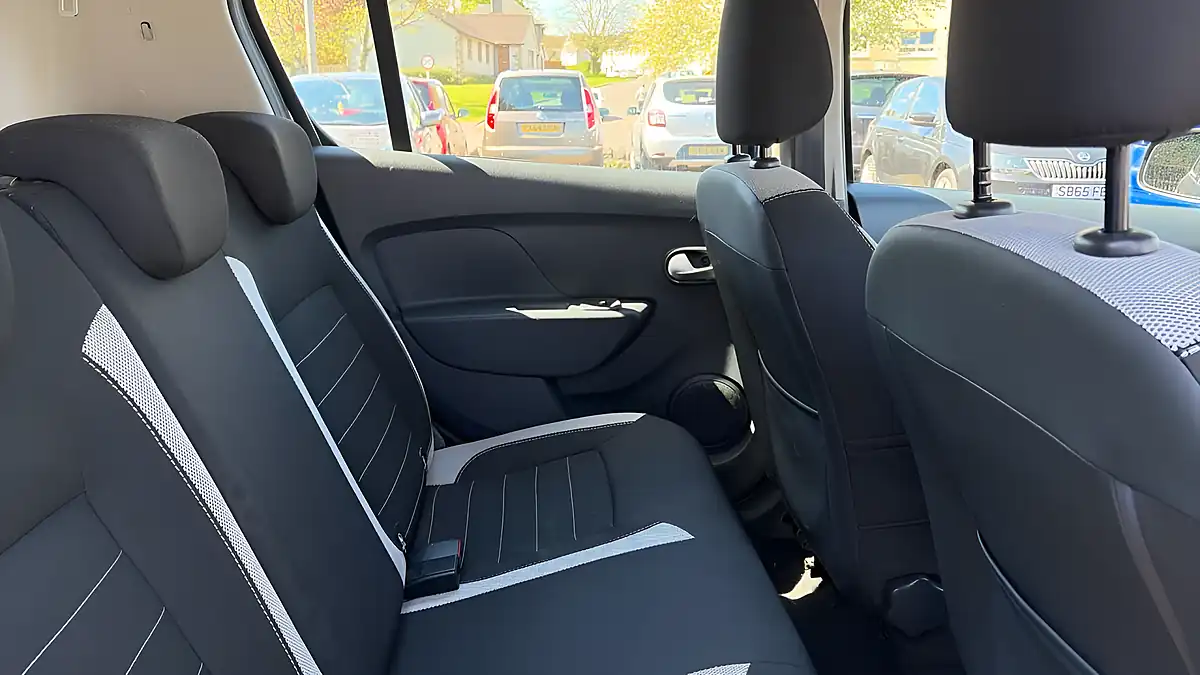 Used 2019 Dacia Sandero Stepway Comfort Blue - Interior and Exterior details 9