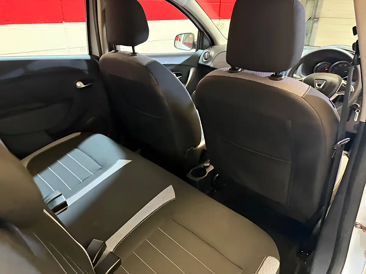 Used 2019 Dacia Sandero Stepway Comfort White - Interior and Exterior details 10