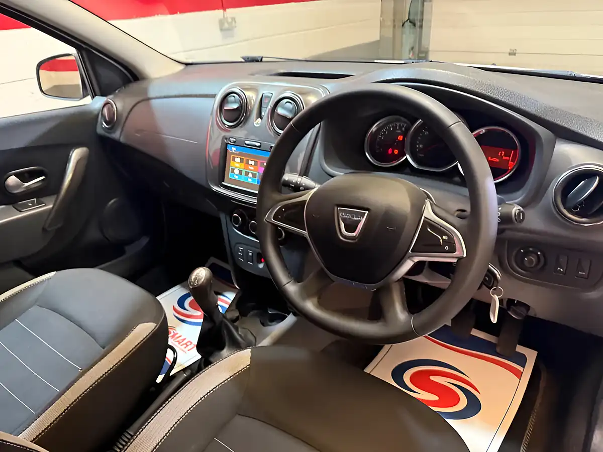Used 2019 Dacia Sandero Stepway Comfort White - Interior and Exterior details 11
