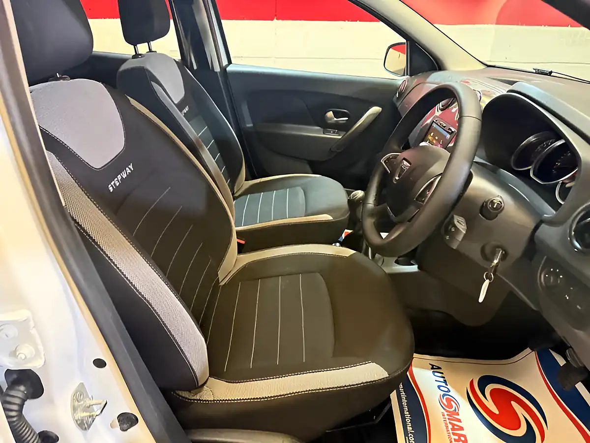 Used 2019 Dacia Sandero Stepway Comfort White - Interior and Exterior details 13