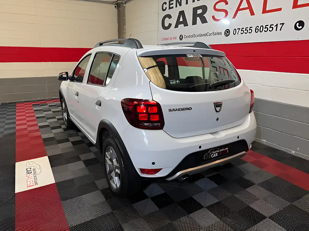 Used 2019 Dacia Sandero Stepway Comfort White - Interior and Exterior details 15