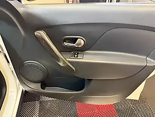 Used 2019 Dacia Sandero Stepway Comfort White - Interior and Exterior details 16