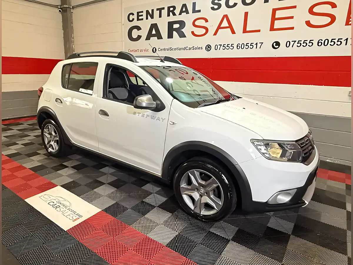 Used 2019 Dacia Sandero Stepway Comfort White - Interior and Exterior details 2