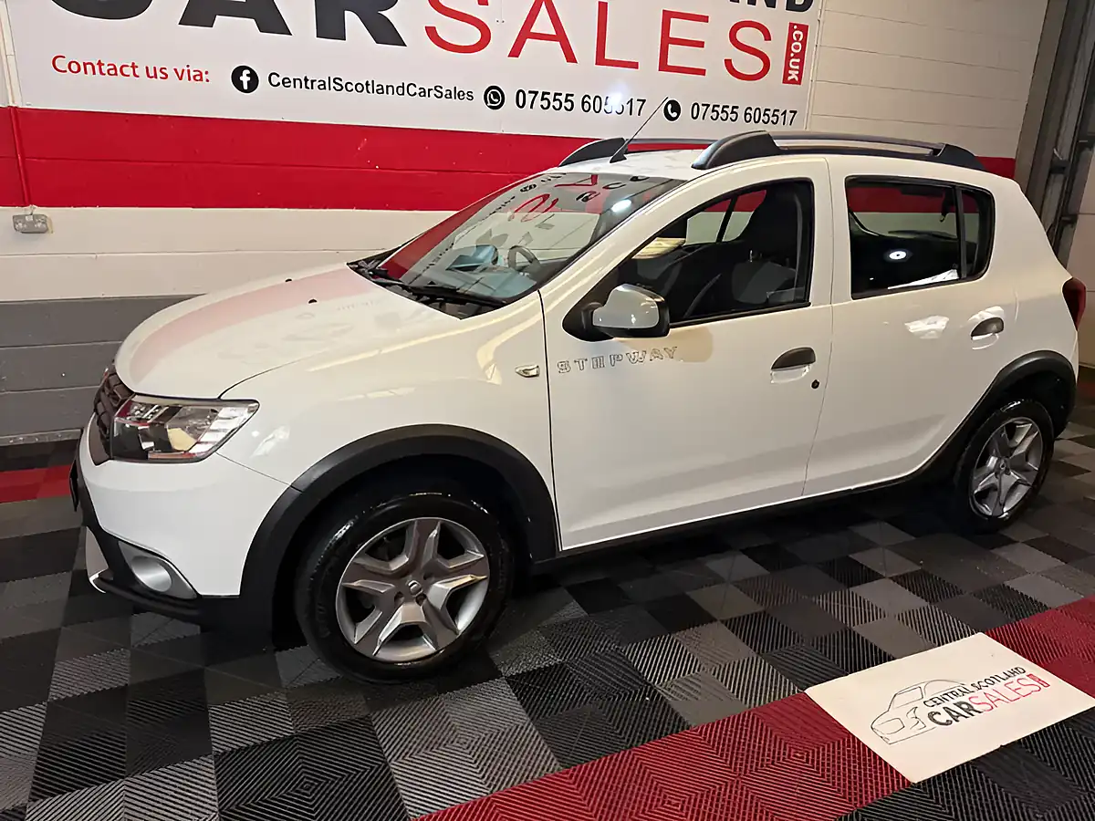 Used 2019 Dacia Sandero Stepway Comfort White - Interior and Exterior details 20