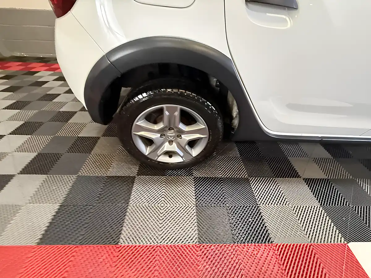 Used 2019 Dacia Sandero Stepway Comfort White - Interior and Exterior details 5