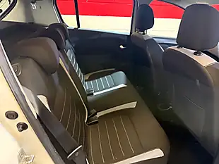 Used 2019 Dacia Sandero Stepway Comfort White - Interior and Exterior details 7