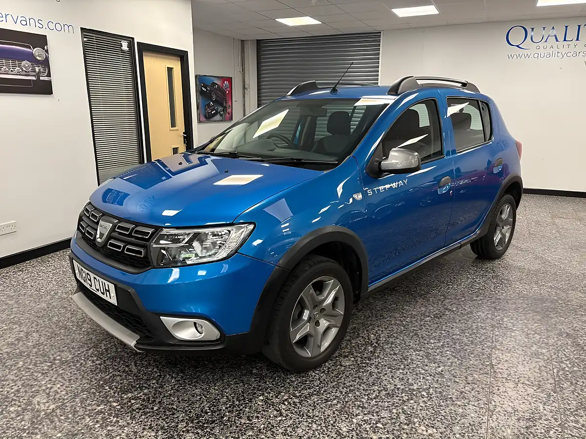 Used 2019 Dacia Sandero Stepway Essential Blue - Front View