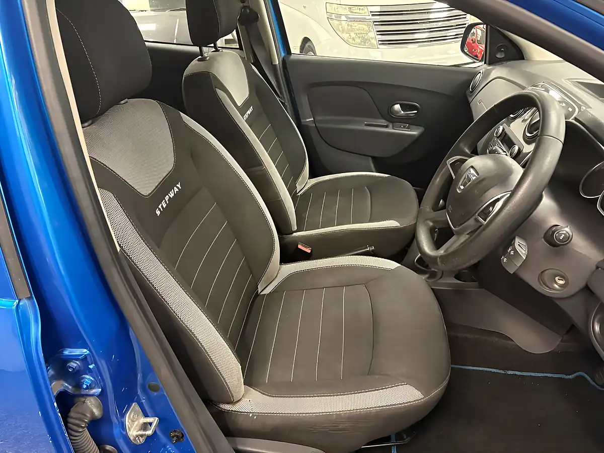 Used 2019 Dacia Sandero Stepway Essential Blue - Interior and Exterior details 13