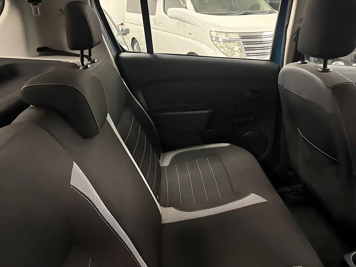 Used 2019 Dacia Sandero Stepway Essential Blue - Interior and Exterior details 18