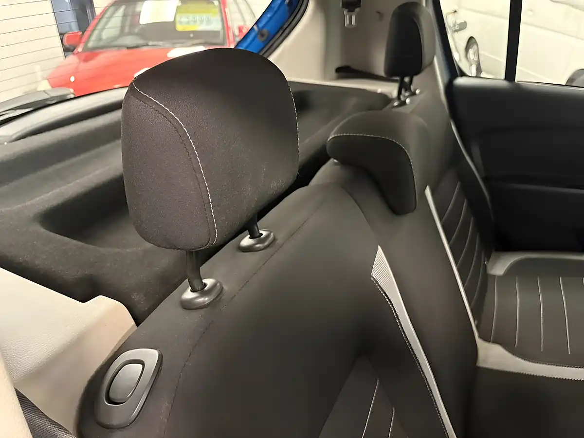 Used 2019 Dacia Sandero Stepway Essential Blue - Interior and Exterior details 19