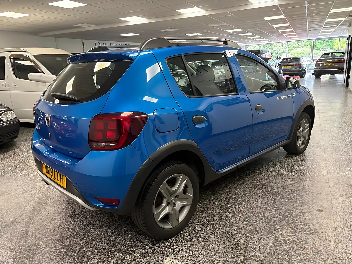 Used 2019 Dacia Sandero Stepway Essential Blue - Interior and Exterior details 4