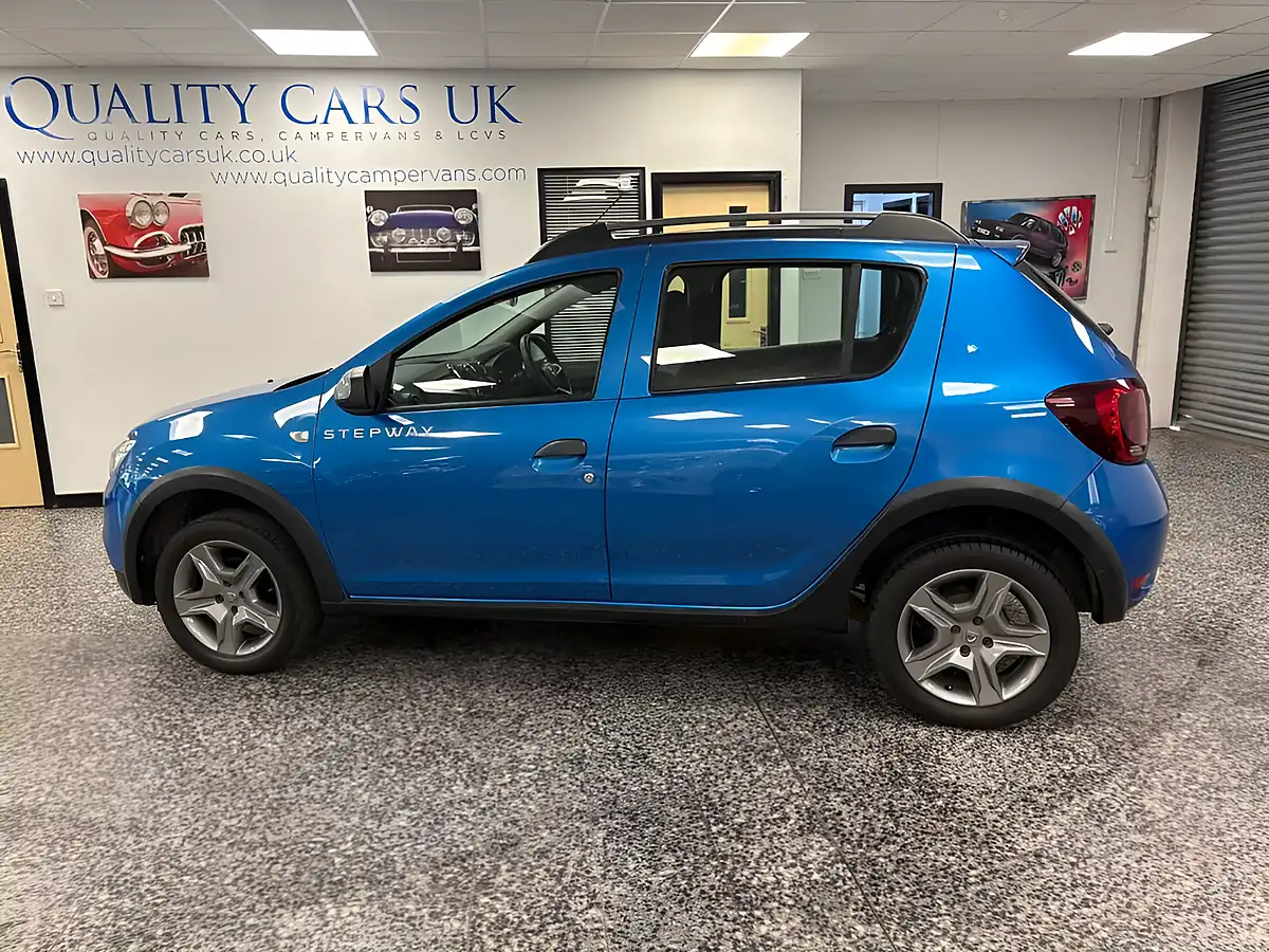Used 2019 Dacia Sandero Stepway Essential Blue - Interior and Exterior details 7
