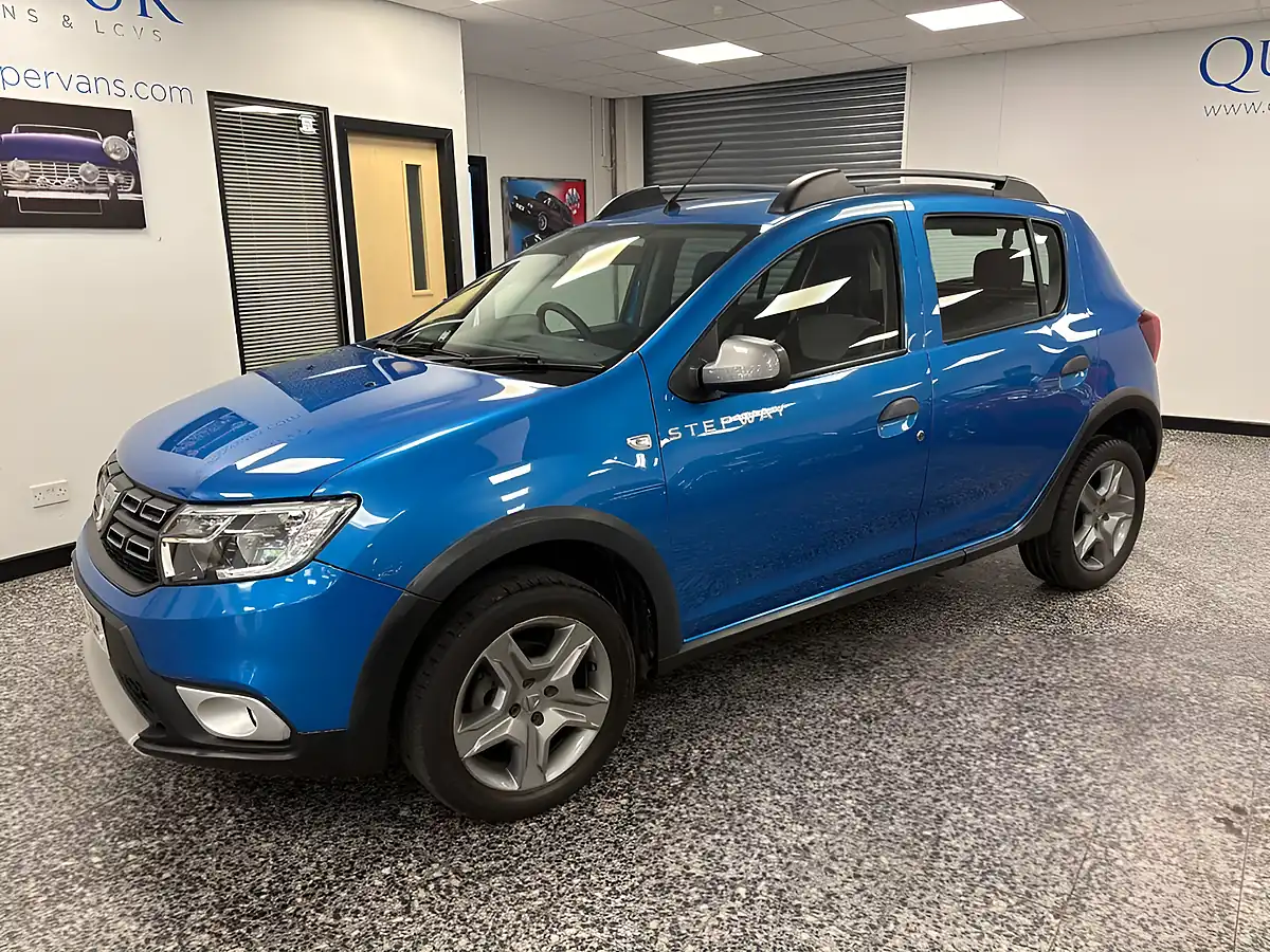 Used 2019 Dacia Sandero Stepway Essential Blue - Interior and Exterior details 8