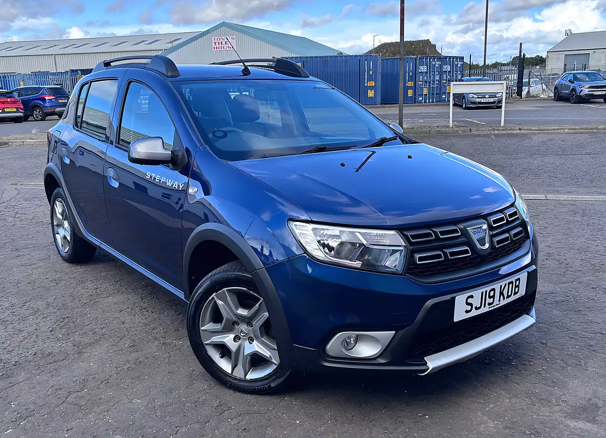 Used 2019 Dacia Sandero Stepway Essential Blue - Front View