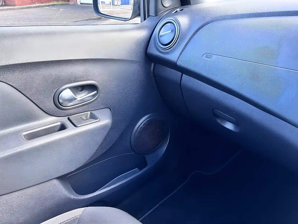 Used 2019 Dacia Sandero Stepway Essential Blue - Interior and Exterior details 13