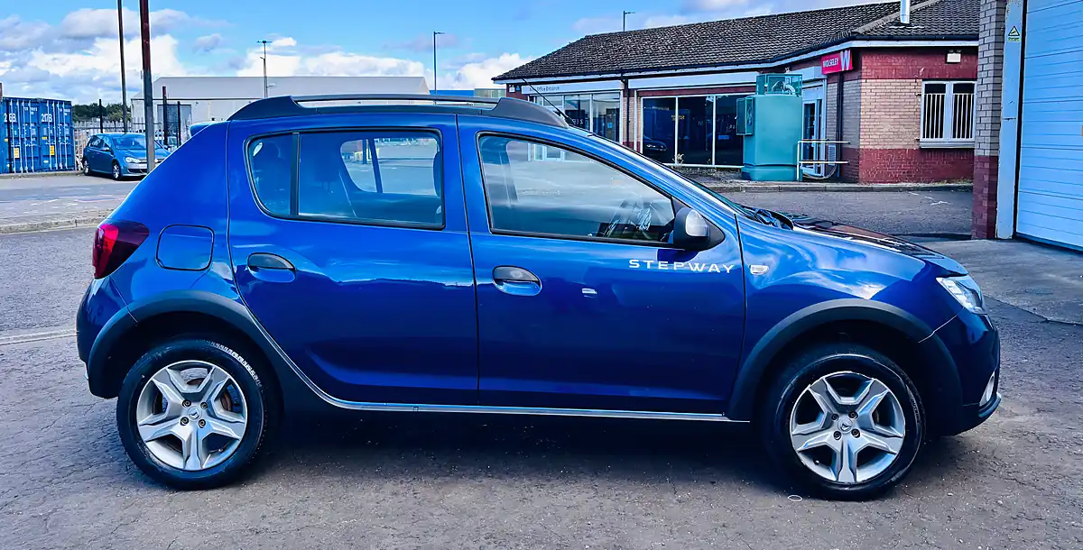 Used 2019 Dacia Sandero Stepway Essential Blue - Interior and Exterior details 2