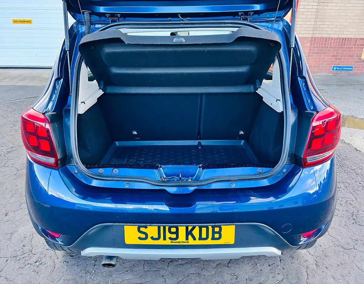 Used 2019 Dacia Sandero Stepway Essential Blue - Interior and Exterior details 9