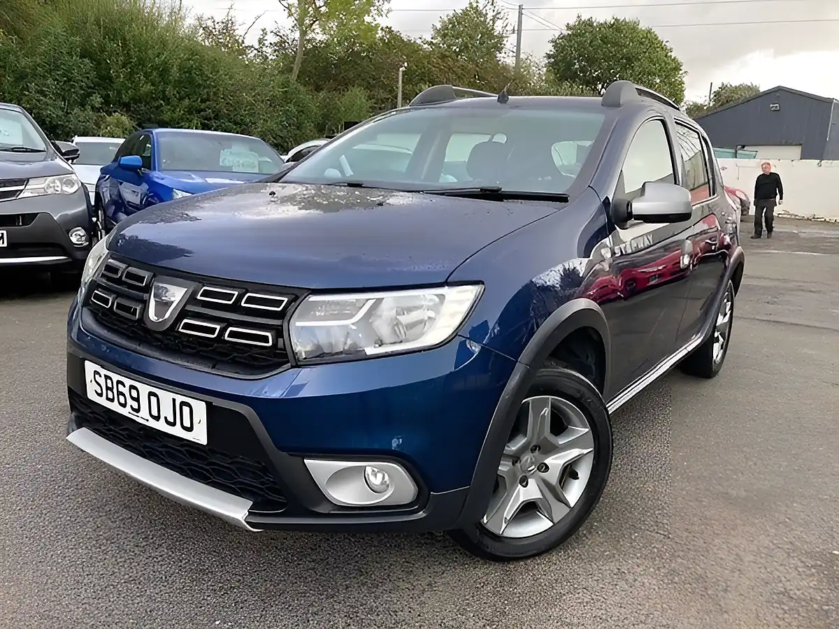 Used 2019 Dacia Sandero Stepway Essential Blue - Front View