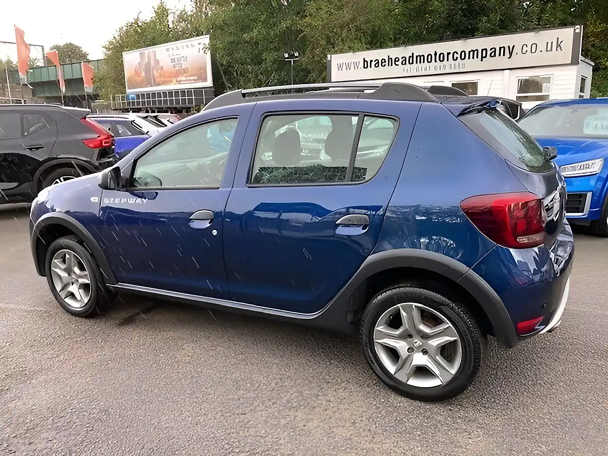 Used 2019 Dacia Sandero Stepway Essential Blue - Interior and Exterior details 10