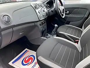 Used 2019 Dacia Sandero Stepway Essential Blue - Interior and Exterior details 11