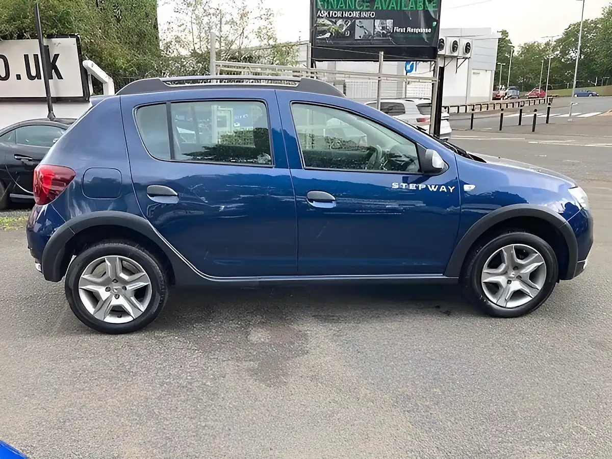 Used 2019 Dacia Sandero Stepway Essential Blue - Interior and Exterior details 3