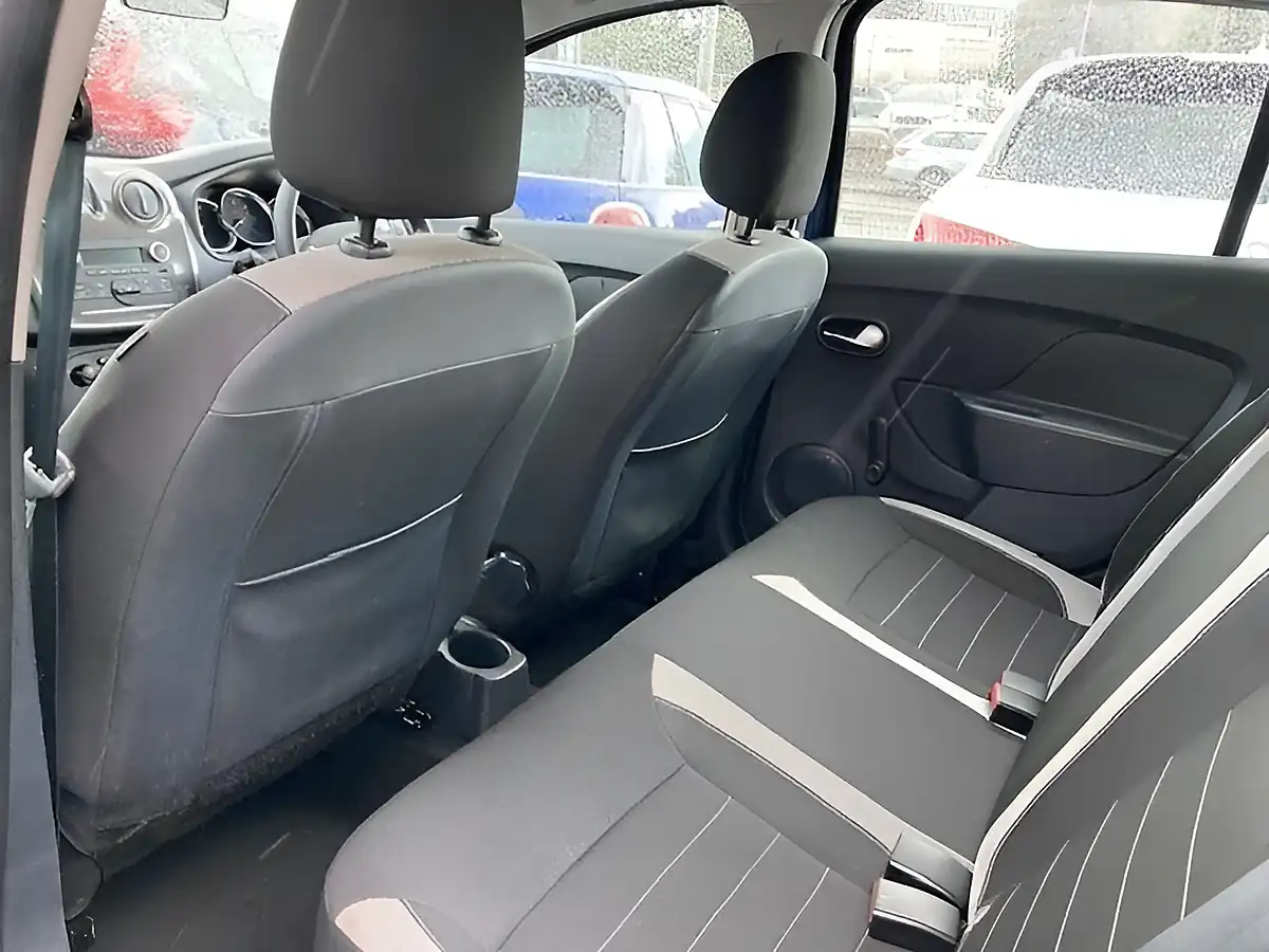 Used 2019 Dacia Sandero Stepway Essential Blue - Interior and Exterior details 6