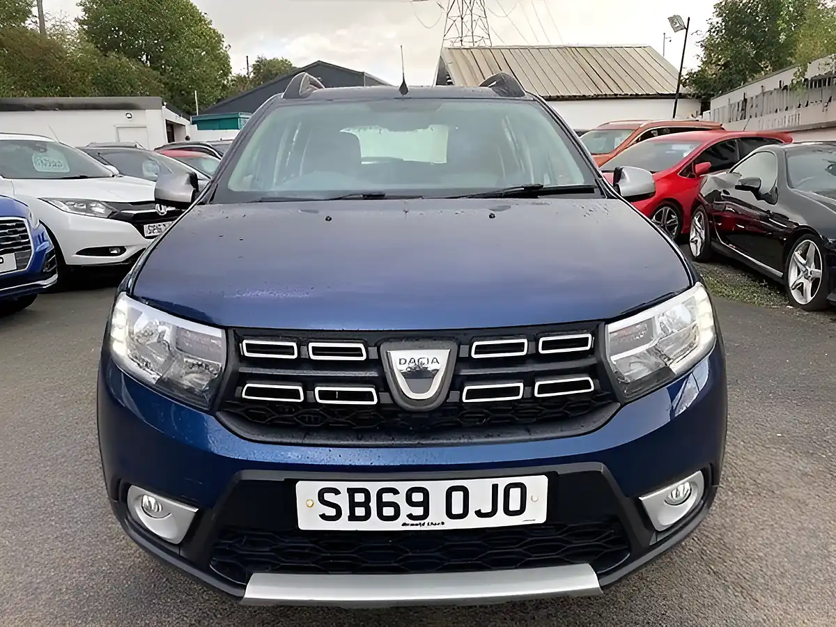 Used 2019 Dacia Sandero Stepway Essential Blue - Interior and Exterior details 8
