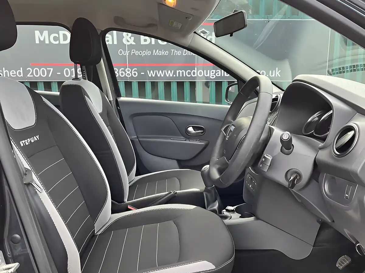 Used 2019 Dacia Sandero Stepway Essential Grey - Interior and Exterior details 11