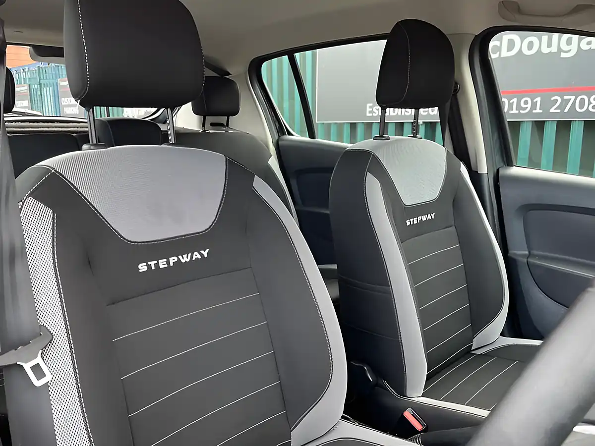 Used 2019 Dacia Sandero Stepway Essential Grey - Interior and Exterior details 13
