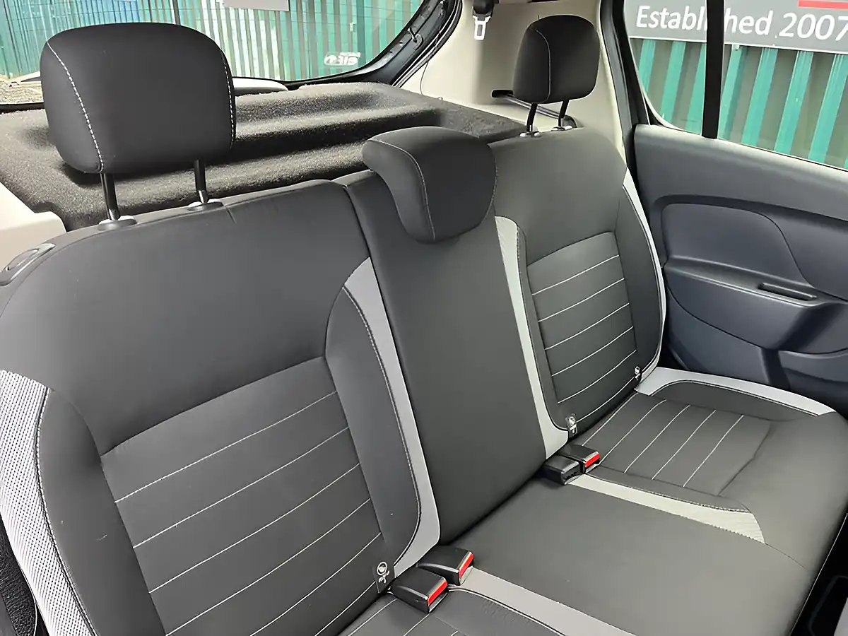 Used 2019 Dacia Sandero Stepway Essential Grey - Interior and Exterior details 15