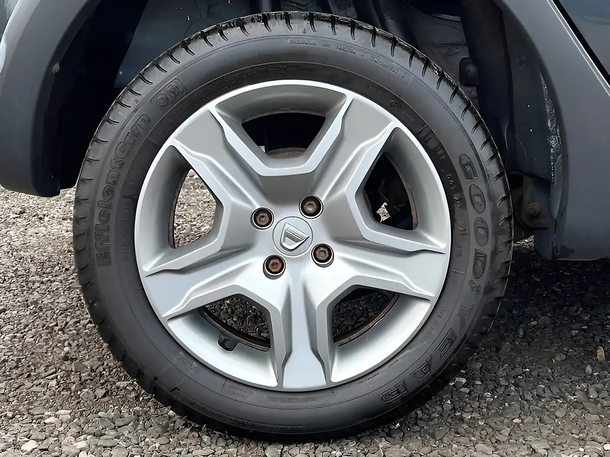 Used 2019 Dacia Sandero Stepway Essential Grey - Interior and Exterior details 17