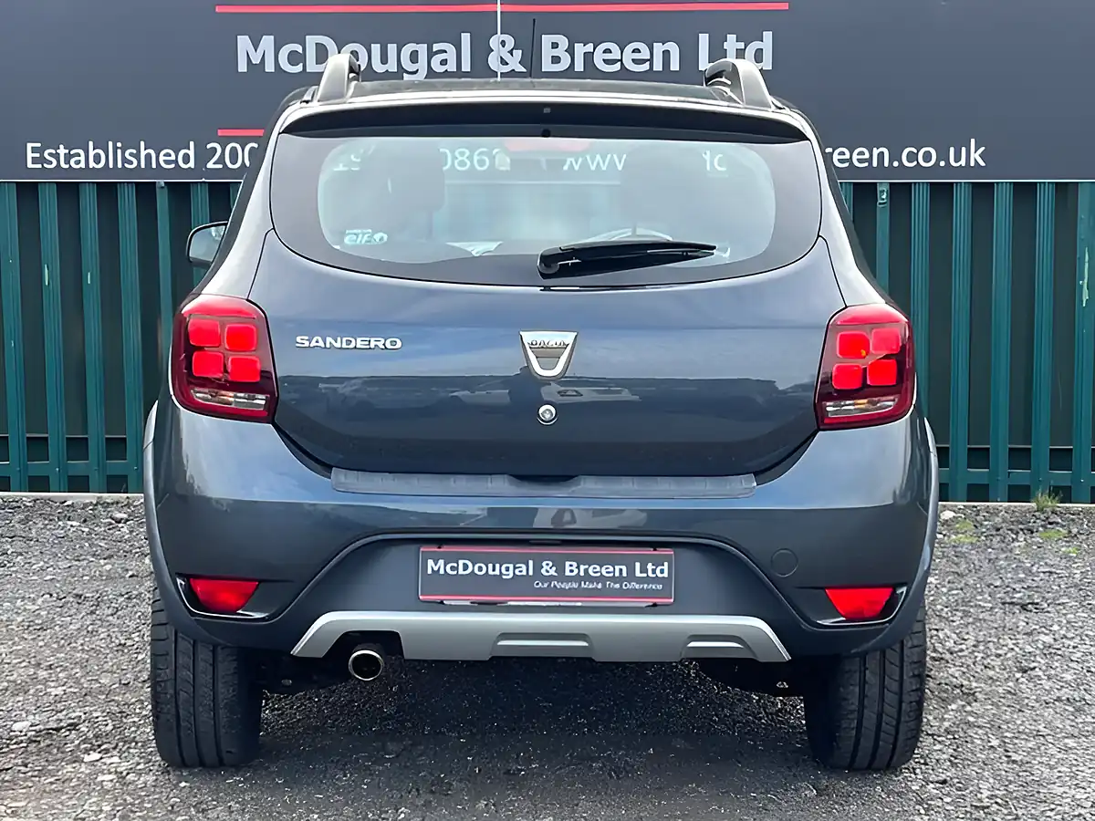 Used 2019 Dacia Sandero Stepway Essential Grey - Interior and Exterior details 4