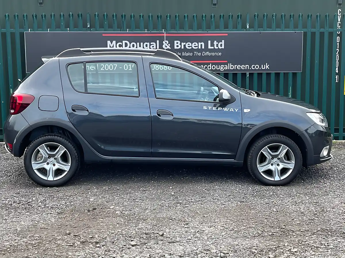 Used 2019 Dacia Sandero Stepway Essential Grey - Interior and Exterior details 6