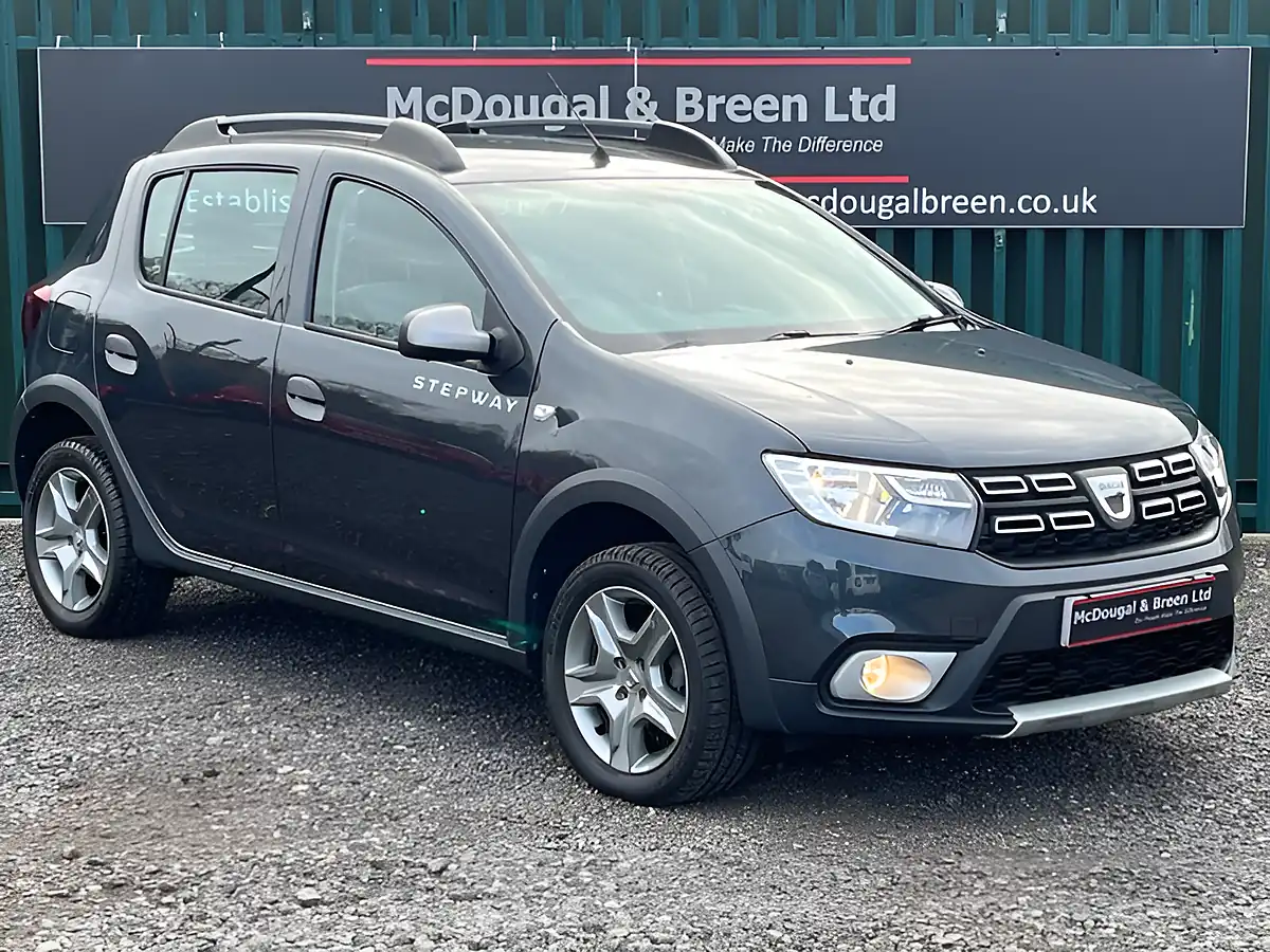 Used 2019 Dacia Sandero Stepway Essential Grey - Interior and Exterior details 7