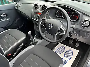 Used 2019 Dacia Sandero Stepway Essential Grey - Interior and Exterior details 9