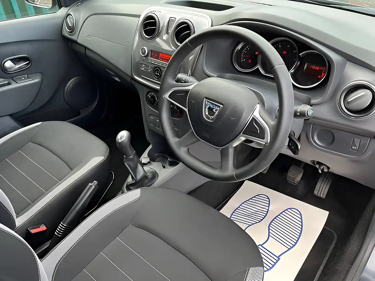 Used 2019 Dacia Sandero Stepway Essential Grey - Interior and Exterior details 9
