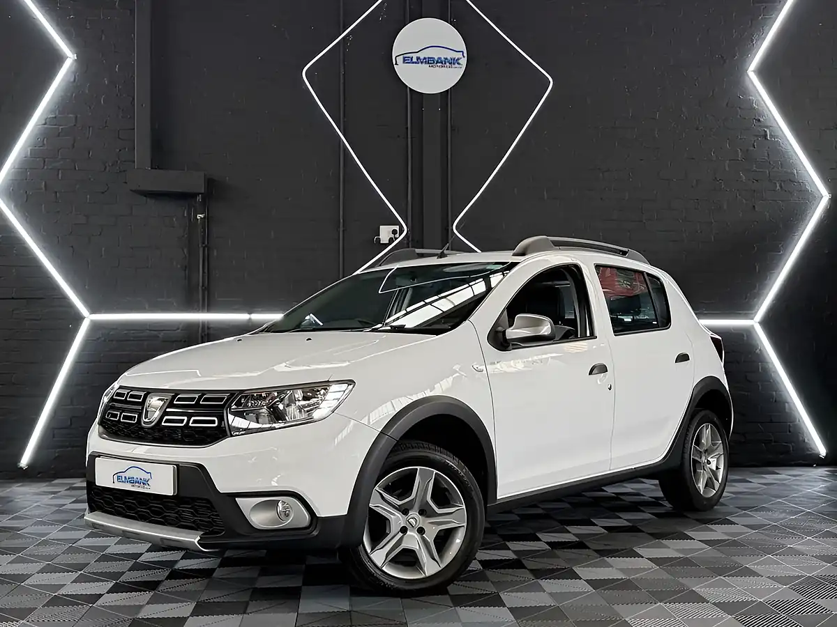 Used 2019 Dacia Sandero Stepway Essential White - Front View