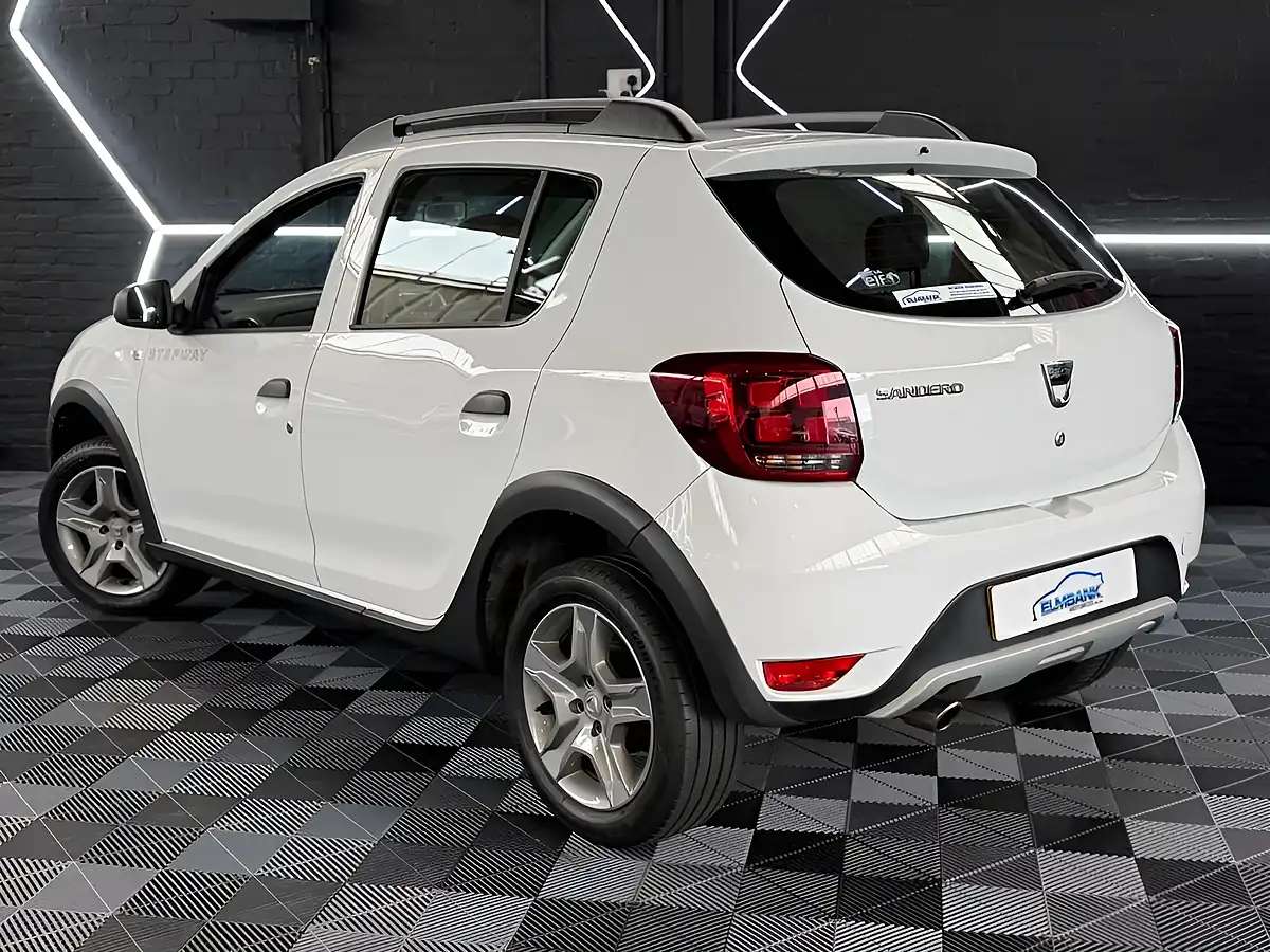 Used 2019 Dacia Sandero Stepway Essential White - Interior and Exterior details 11