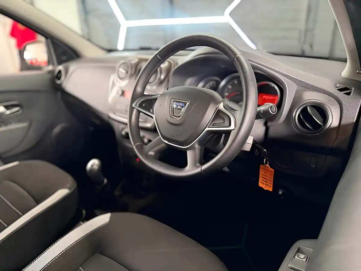 Used 2019 Dacia Sandero Stepway Essential White - Interior and Exterior details 12