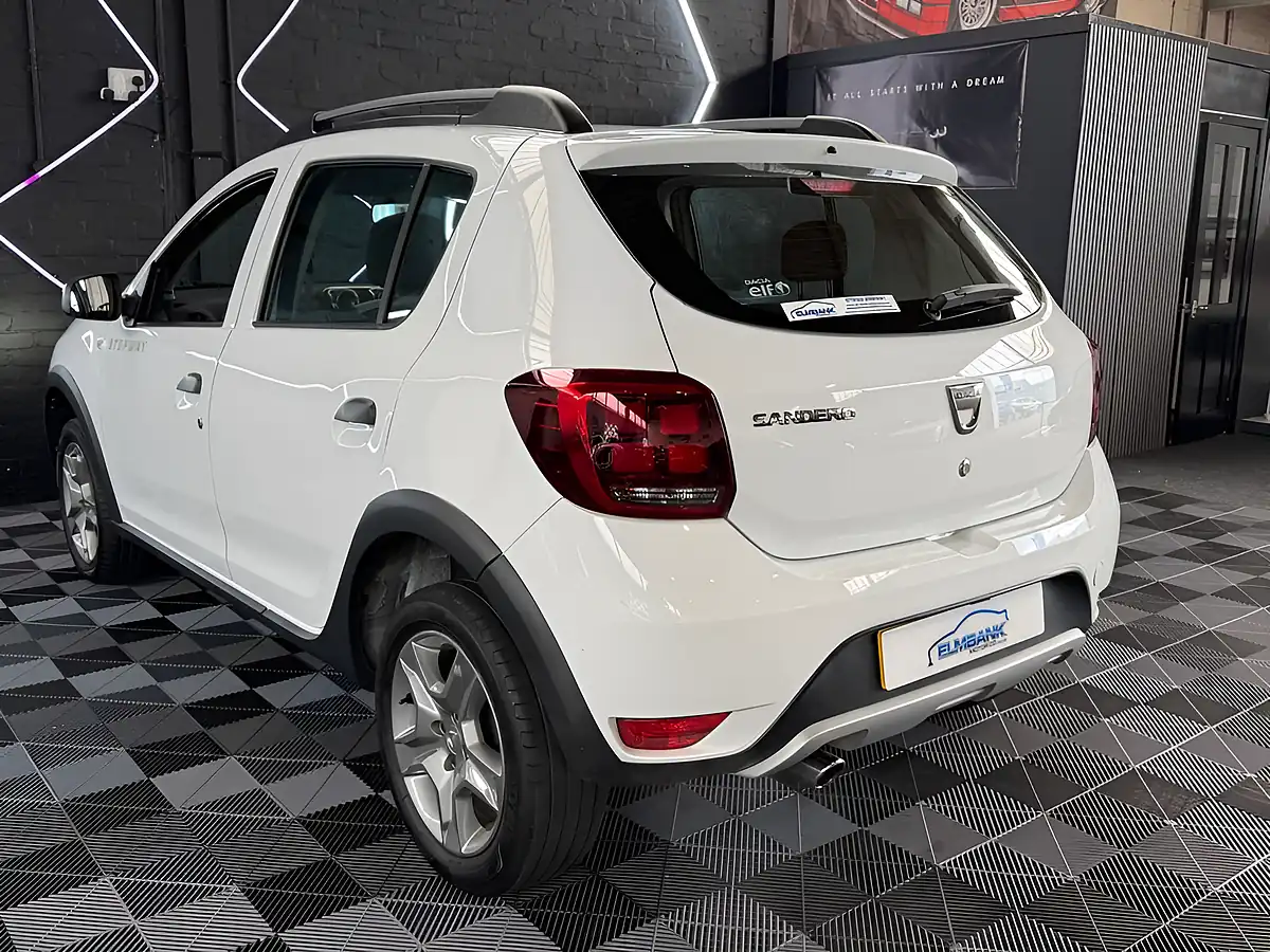 Used 2019 Dacia Sandero Stepway Essential White - Interior and Exterior details 14