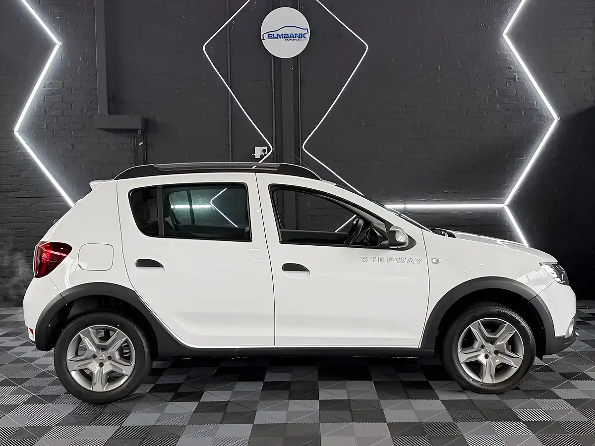 Used 2019 Dacia Sandero Stepway Essential White - Interior and Exterior details 16