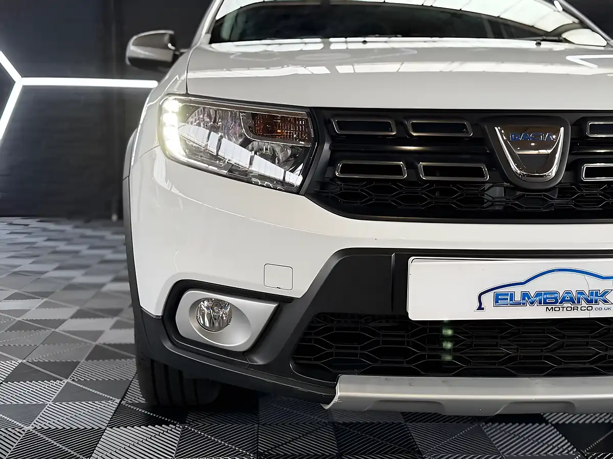 Used 2019 Dacia Sandero Stepway Essential White - Interior and Exterior details 18