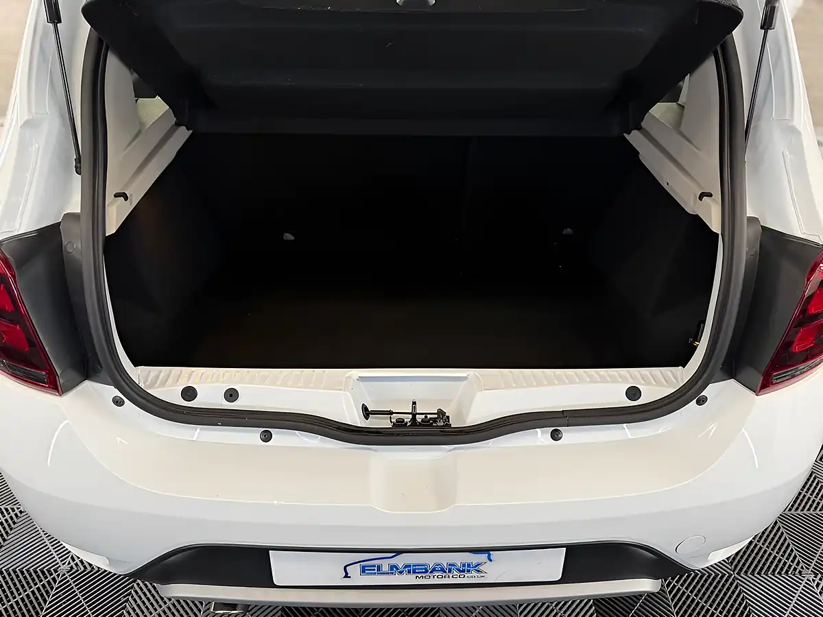 Used 2019 Dacia Sandero Stepway Essential White - Interior and Exterior details 20