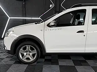 Used 2019 Dacia Sandero Stepway Essential White - Interior and Exterior details 3