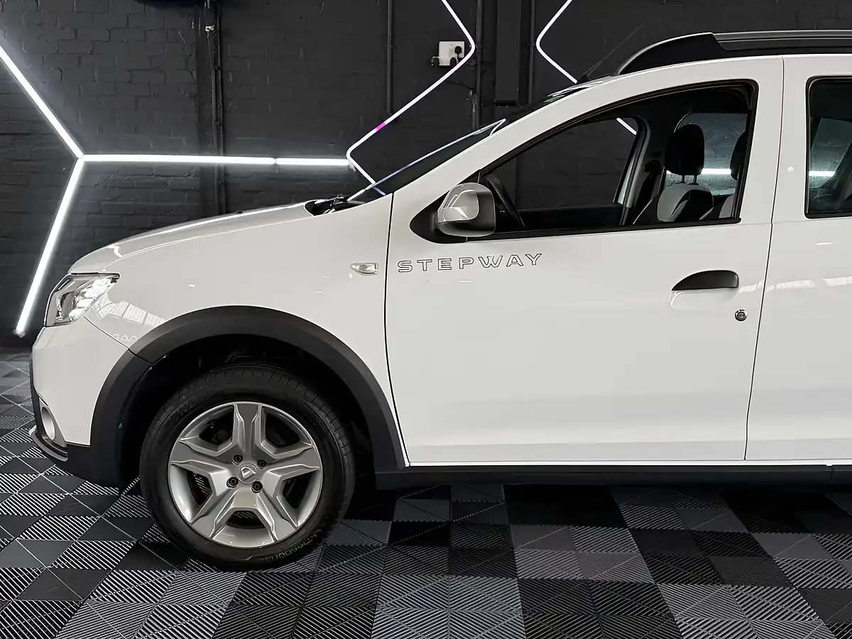 Used 2019 Dacia Sandero Stepway Essential White - Interior and Exterior details 3