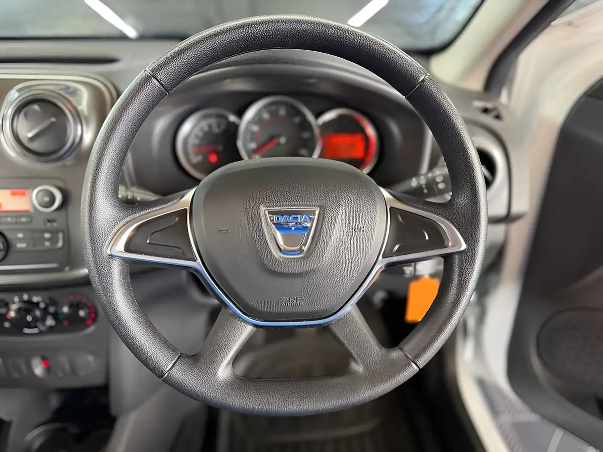 Used 2019 Dacia Sandero Stepway Essential White - Interior and Exterior details 8