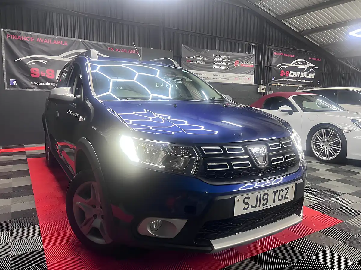 Used 2019 Dacia Sandero Stepway Stepway Essential Blue - Front View