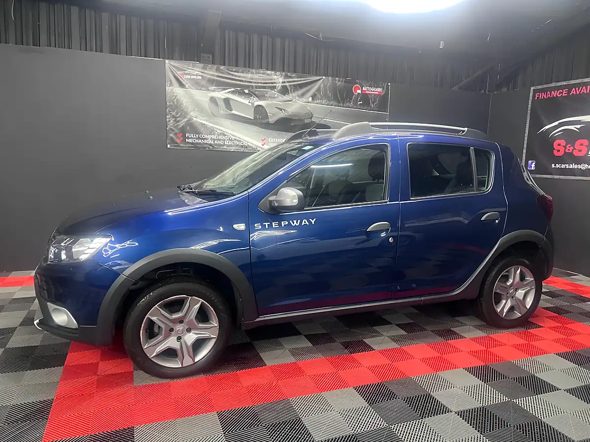 Used 2019 Dacia Sandero Stepway Stepway Essential Blue - Interior and Exterior details 12