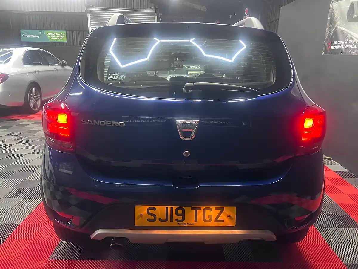 Used 2019 Dacia Sandero Stepway Stepway Essential Blue - Interior and Exterior details 4