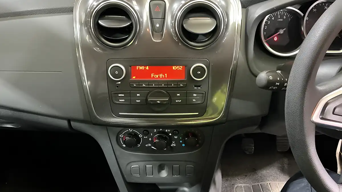 Used 2019 Dacia Sandero Stepway Stepway Essential Grey - Interior and Exterior details 11